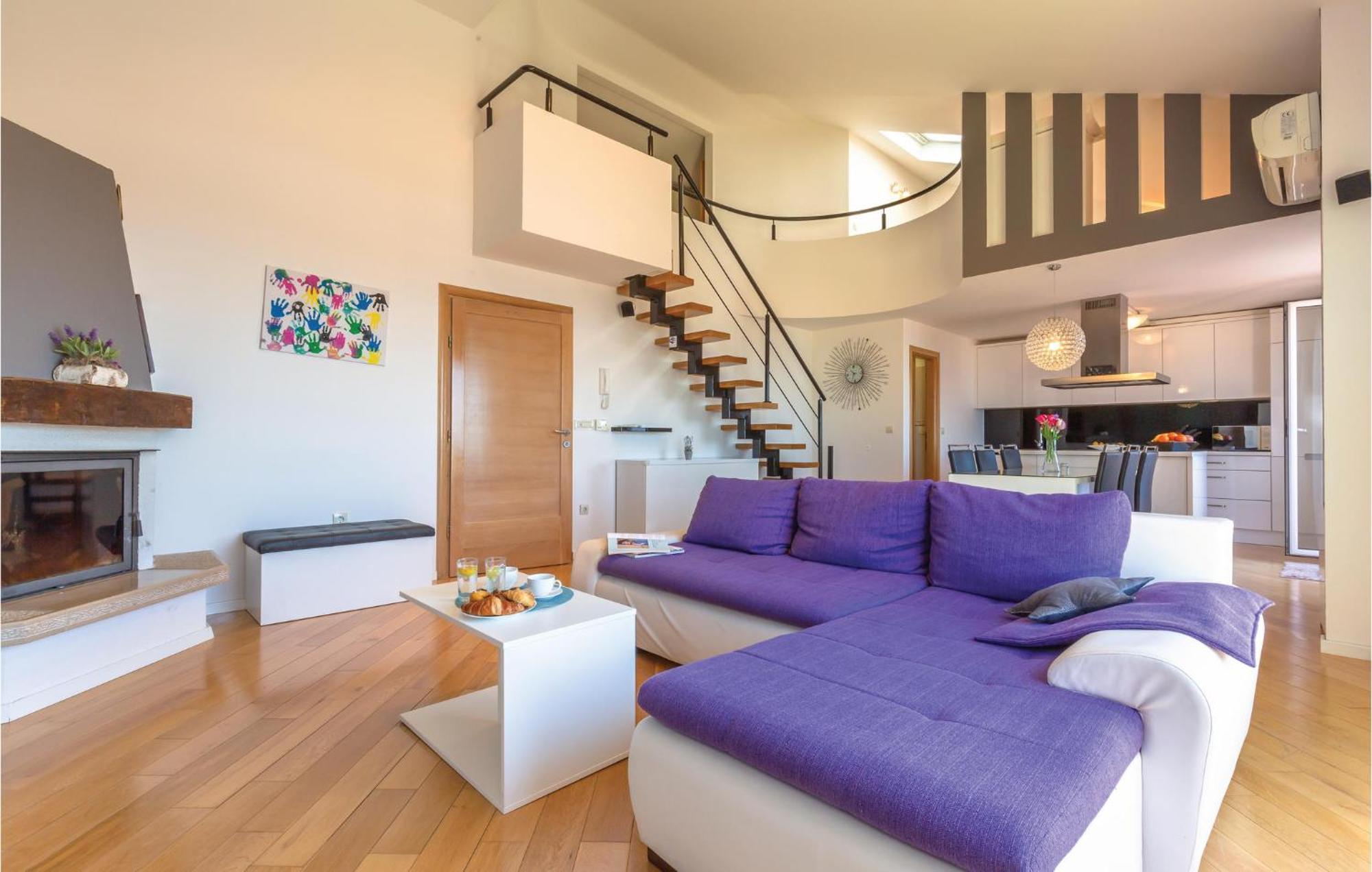 Lovely In With Kitchenette Makarska