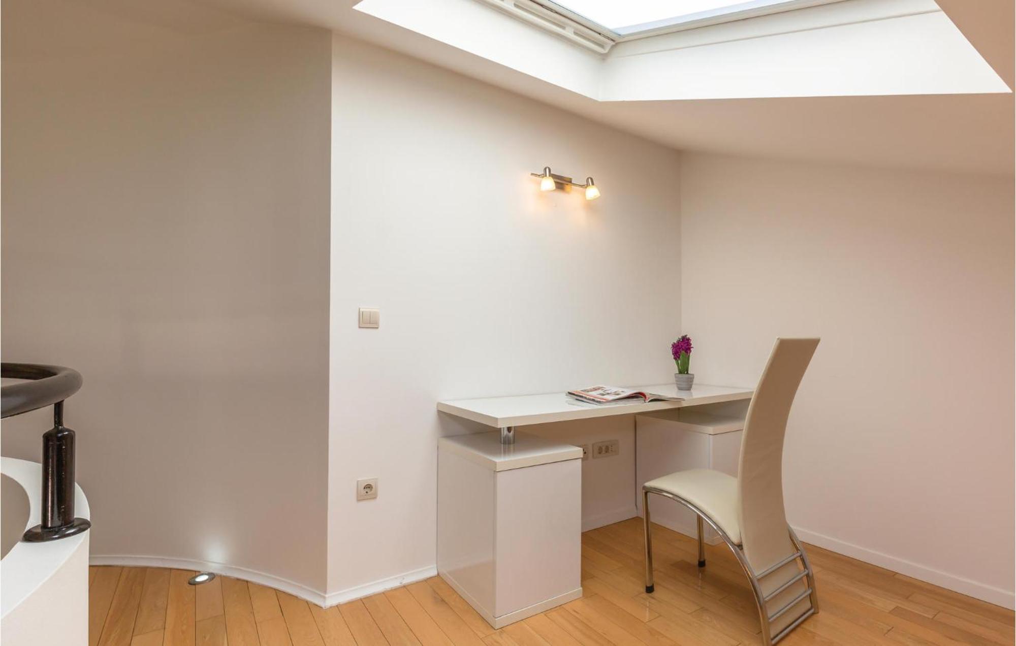 Lovely In With Kitchenette