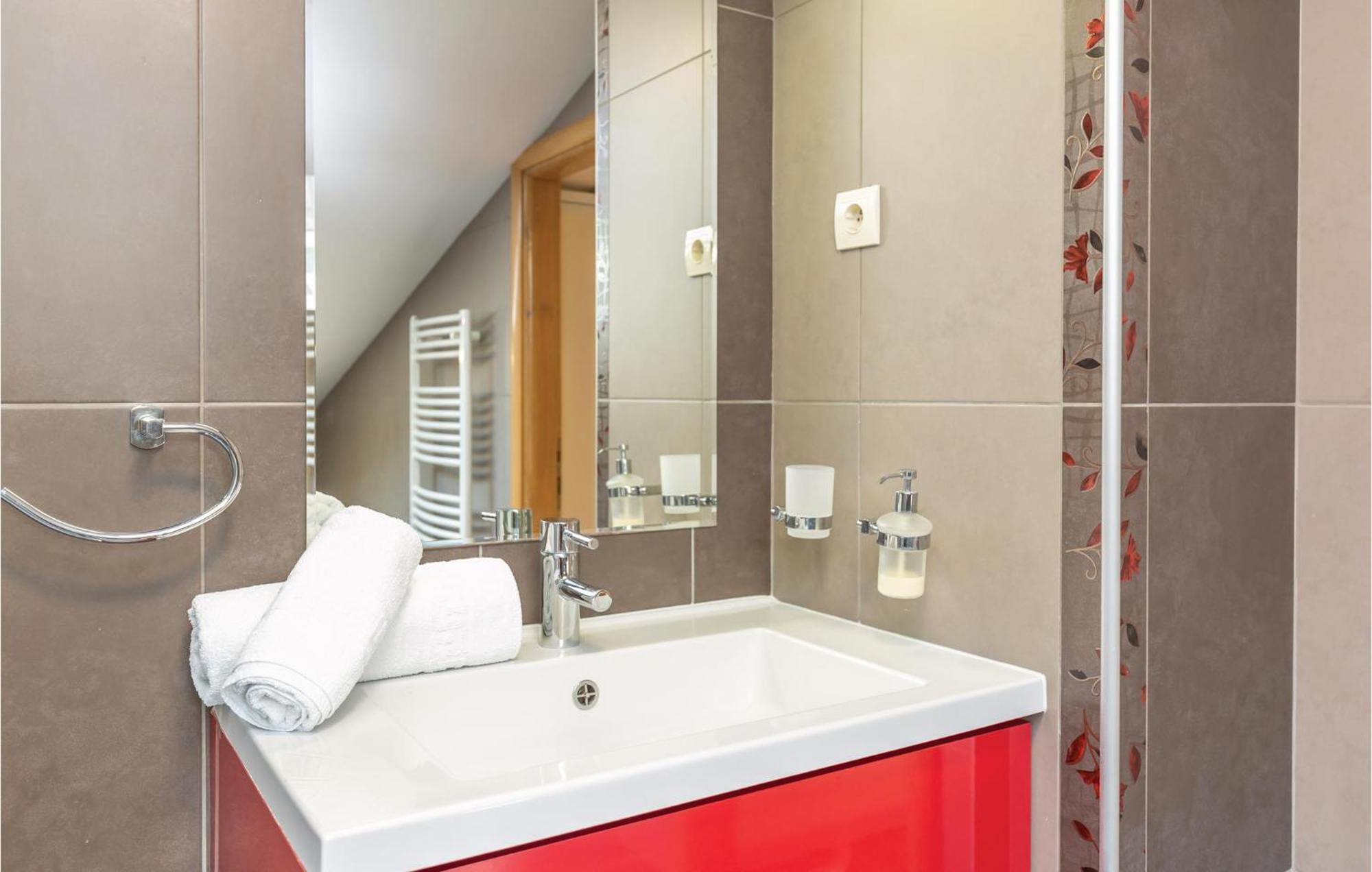 Apartman Lovely In With Kitchenette *